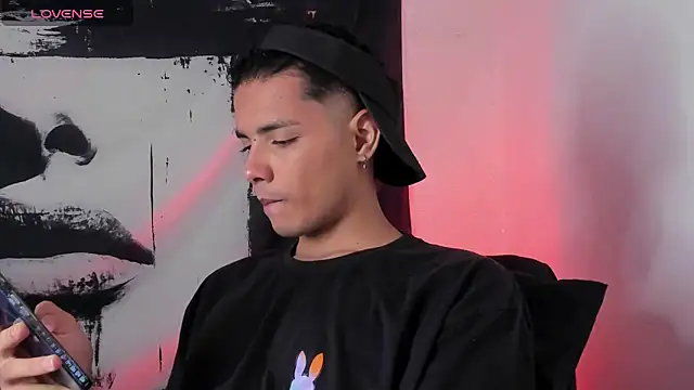 Snapshot of Avaggi chatting on 11/03/25, 11:04 Avaggi online show from 11/03/25, 11:04