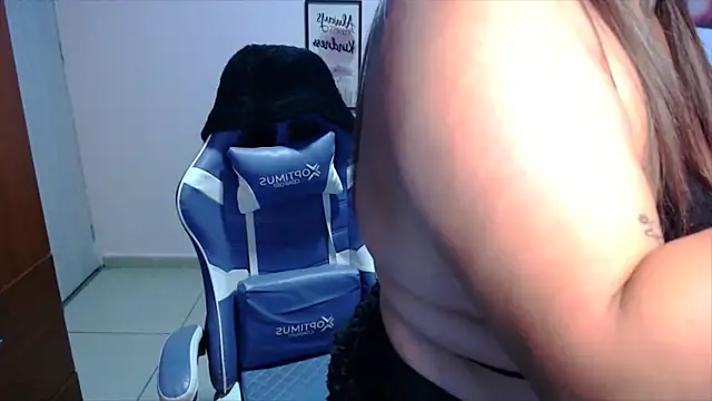 Snapshot of KENYEVANS chatting on 10/17/25, 01:09 KENYEVANS online show from 10/17/25, 01:09