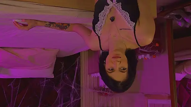 EmmaStarkk online show from 10/28/25, 11:36