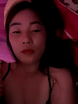 Snapshot of Moon_pusy chatting on 10/18/25, 05:25 Moon pusy online show from 10/18/25, 05:25