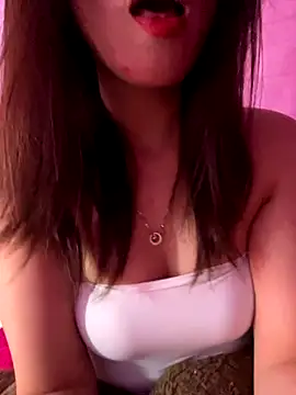 Snapshot of Moon_pusy chatting on 11/24/25, 03:23 Moon pusy online show from 11/24/25, 03:23