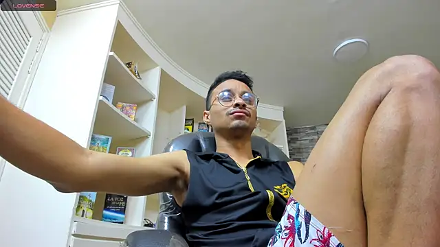 Juicy Creww online show from 10/10/25, 09:08