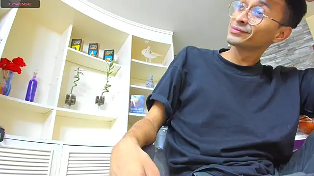 Juicy Creww online show from 10/12/25, 09:19