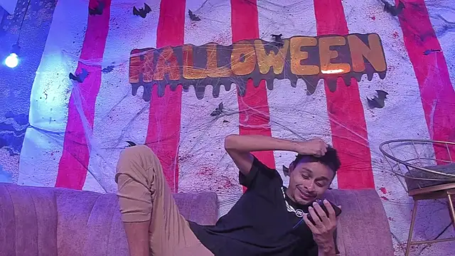 Juicy Creww online show from 10/26/25, 09:04