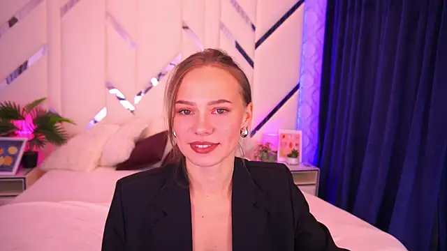 Snapshot of ShyySiren chatting on 10/14/25, 02:07 ShyySiren online show from 10/14/25, 02:07