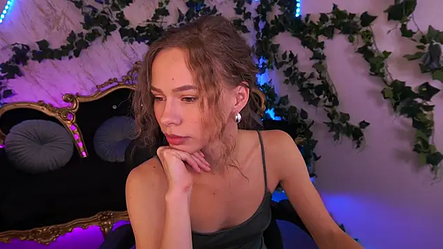 Snapshot of ShyySiren chatting on 10/19/25, 07:09 ShyySiren online show from 10/19/25, 07:09