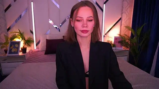 ShyySiren online show from 12/17/25, 09:04