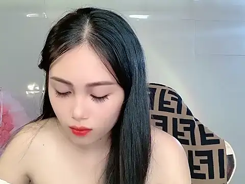 Snapshot of Lyly4757 chatting on 10/29/25, 08:05 Lyly4757 online show from 10/29/25, 08:05