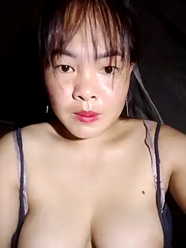 Snapshot of emilyzz chatting on 10/03/25, 10:29 emilyzz online show from 10/03/25, 10:29