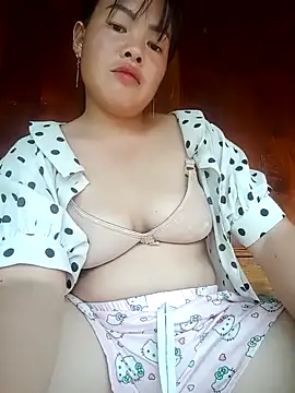 Snapshot of emilyzz chatting on 10/13/25, 02:44 emilyzz online show from 10/13/25, 02:44