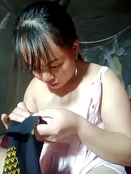 Snapshot of emilyzz chatting on 11/13/25, 03:05 emilyzz online show from 11/13/25, 03:05