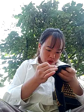 Snapshot of emilyzz chatting on 11/14/25, 01:48 emilyzz online show from 11/14/25, 01:48