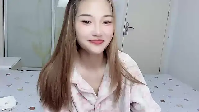 Snapshot of W-Sunflower chatting on 10/16/25, 06:14 W-Sunflower online show from 10/16/25, 06:14