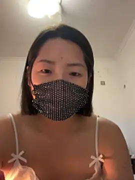 Snapshot of TiNa_wiwi chatting on 10/25/25, 04:35 TiNa wiwi online show from 10/25/25, 04:35