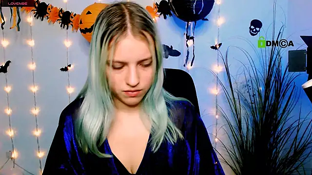 kaela spell  online show from 10/28/25, 07:49