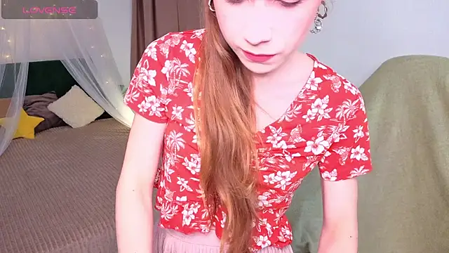 Snapshot of KarenSmitht chatting on 09/27/25, 03:28 KarenSmitht online show from 09/27/25, 03:28