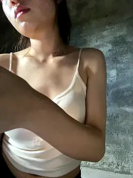 Snapshot of Bella_sexy98 chatting on 11/12/25, 04:13 Bella sexy98 online show from 11/12/25, 04:13