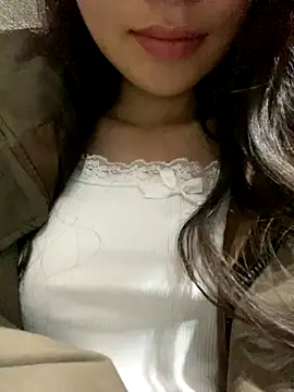 Snapshot of Bella_sexy98 chatting on 12/14/25, 02:50 Bella sexy98 online show from 12/14/25, 02:50