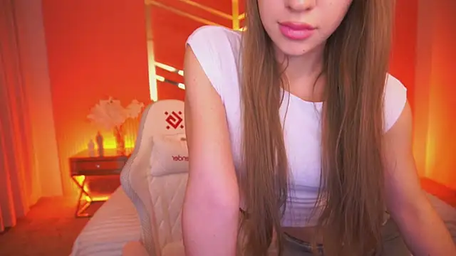 Snapshot of SweetAngellic chatting on 10/17/25, 02:30 SweetAngellic online show from 10/17/25, 02:30