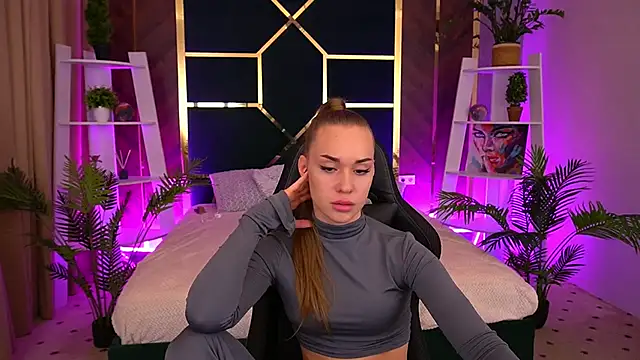 Snapshot of SweetAngellic chatting on 10/18/25, 01:12 SweetAngellic online show from 10/18/25, 01:12