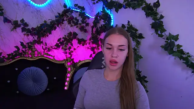 Snapshot of SweetAngellic chatting on 10/26/25, 02:34 SweetAngellic online show from 10/26/25, 02:34