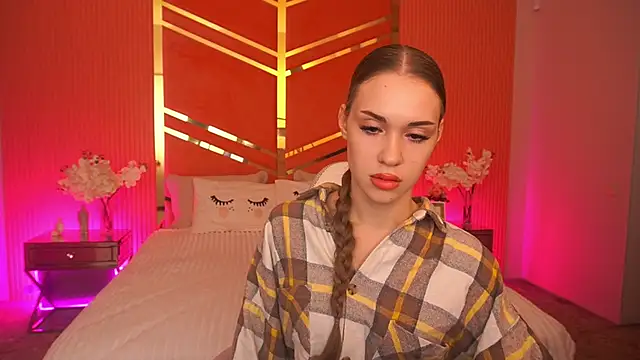 Snapshot of SweetAngellic chatting on 10/29/25, 02:41 SweetAngellic online show from 10/29/25, 02:41