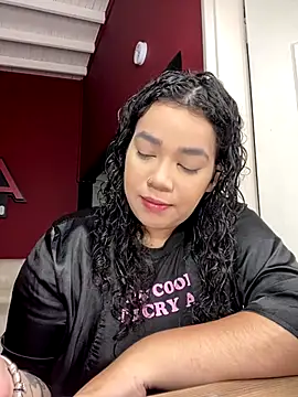 Snapshot of krisstenSantos chatting on 09/30/25, 11:59 krisstenSantos online show from 09/30/25, 11:59