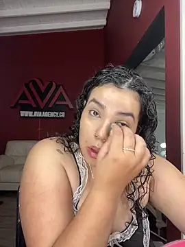 Snapshot of krisstenSantos chatting on 10/04/25, 11:08 krisstenSantos online show from 10/04/25, 11:08