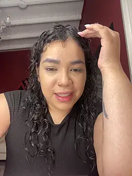 Snapshot of krisstenSantos chatting on 10/11/25, 12:04 krisstenSantos online show from 10/11/25, 12:04