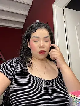 Snapshot of krisstenSantos chatting on 10/20/25, 12:16 krisstenSantos online show from 10/20/25, 12:16