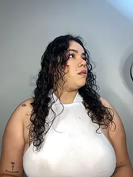 Snapshot of krisstenSantos chatting on 10/27/25, 01:59 krisstenSantos online show from 10/27/25, 01:59