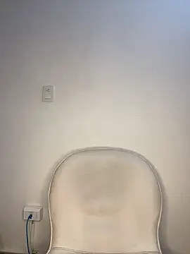 Snapshot of krisstenSantos chatting on 11/06/25, 12:39 krisstenSantos online show from 11/06/25, 12:39