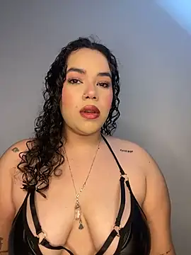 Snapshot of krisstenSantos chatting on 11/10/25, 11:20 krisstenSantos online show from 11/10/25, 11:20