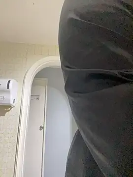 Snapshot of krisstenSantos chatting on 11/12/25, 11:43 krisstenSantos online show from 11/12/25, 11:43