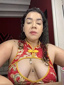 Snapshot of krisstenSantos chatting on 11/14/25, 12:48 krisstenSantos online show from 11/14/25, 12:48