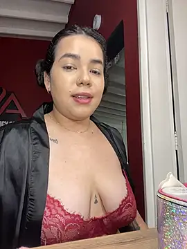 Snapshot of krisstenSantos chatting on 11/25/25, 12:16 krisstenSantos online show from 11/25/25, 12:16