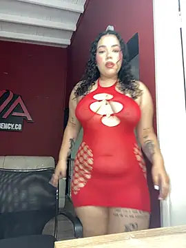 Snapshot of krisstenSantos chatting on 11/26/25, 12:28 krisstenSantos online show from 11/26/25, 12:28