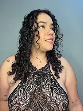 Snapshot of krisstenSantos chatting on 11/29/25, 03:04 krisstenSantos online show from 11/29/25, 03:04