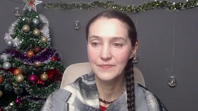Snapshot of TayaFinch chatting on 12/18/25, 01:17 TayaFinch online show from 12/18/25, 01:17