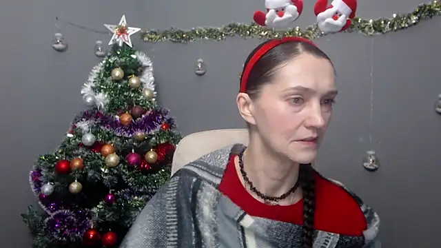 Snapshot of TayaFinch chatting on 12/22/25, 01:30 TayaFinch online show from 12/22/25, 01:30