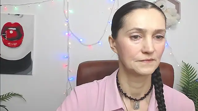 Snapshot of TayaFinch chatting on 03/02/26, 01:07 TayaFinch online show from 03/02/26, 01:07