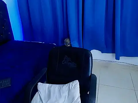 Snapshot of Cordelia_Perlman chatting on 12/14/25, 08:30 Cordelia Perlman online show from 12/14/25, 08:30