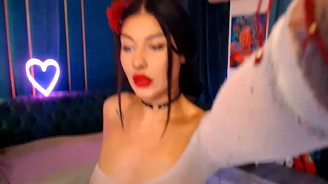 Snapshot of SuzanStacks chatting on 10/23/25, 06:02 SuzanStacks online show from 10/23/25, 06:02