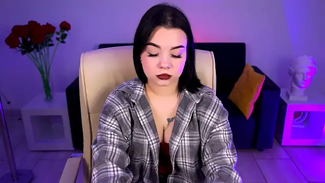 leslierowe  online show from 09/18/25, 12:07