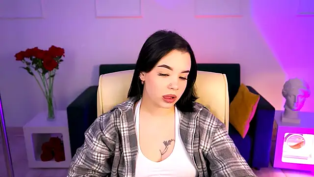 leslierowe  online show from 09/19/25, 01:01