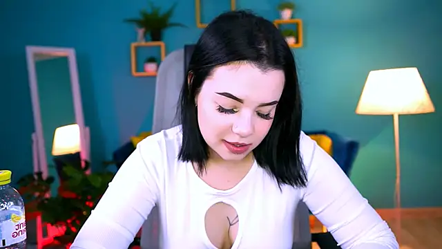 leslierowe  online show from 10/04/25, 08:07