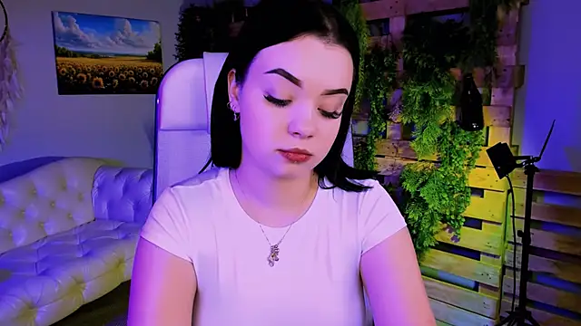 leslierowe  online show from 10/24/25, 05:09