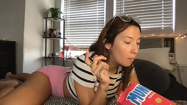 Snapshot of yoursweetestlilly chatting on 09/21/25, 11:39 yoursweetestlilly online show from 09/21/25, 11:39