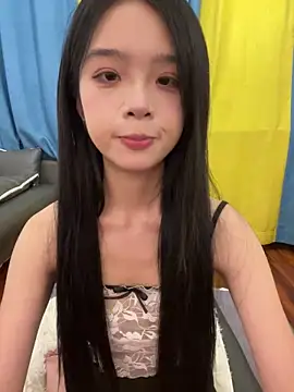 Snapshot of qiqi_x chatting on 10/14/25, 02:29 qiqi x online show from 10/14/25, 02:29