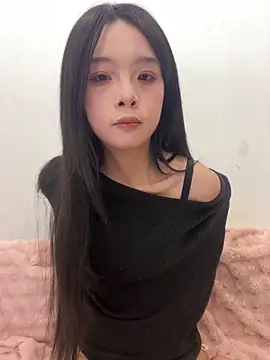 Snapshot of qiqi_x chatting on 12/02/25, 02:12 qiqi x online show from 12/02/25, 02:12